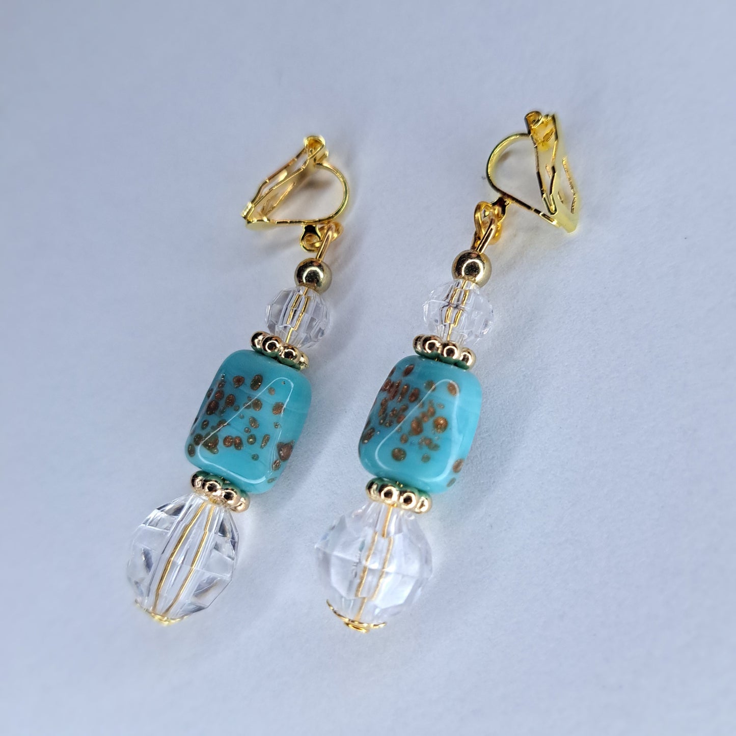 (Clip- on) Clear, turquoise, and gold beaded gold tone Stainless steel earrings