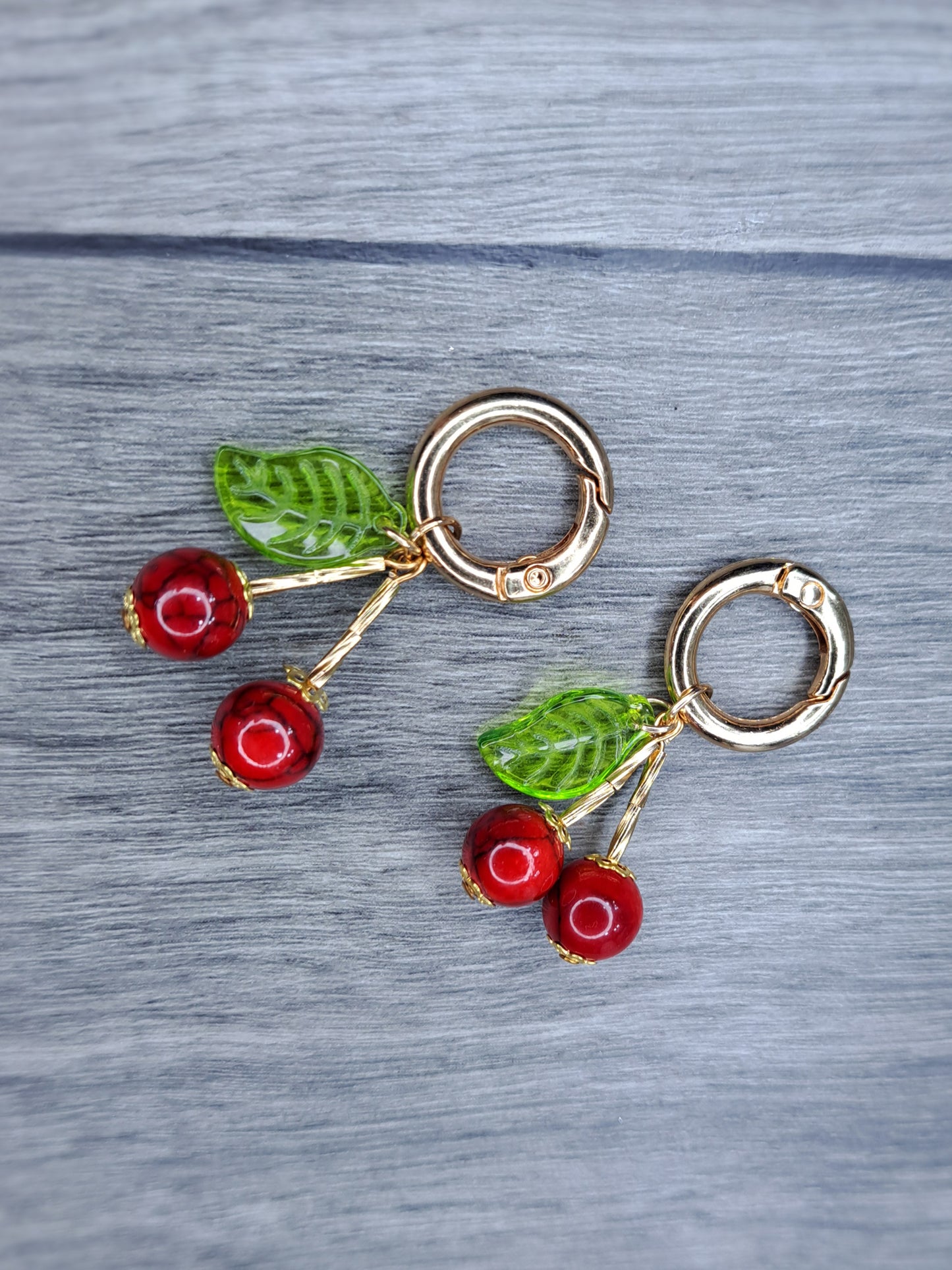 (Stretched ear) Quarts and peridot gold tone cherry stainless steel earrings
