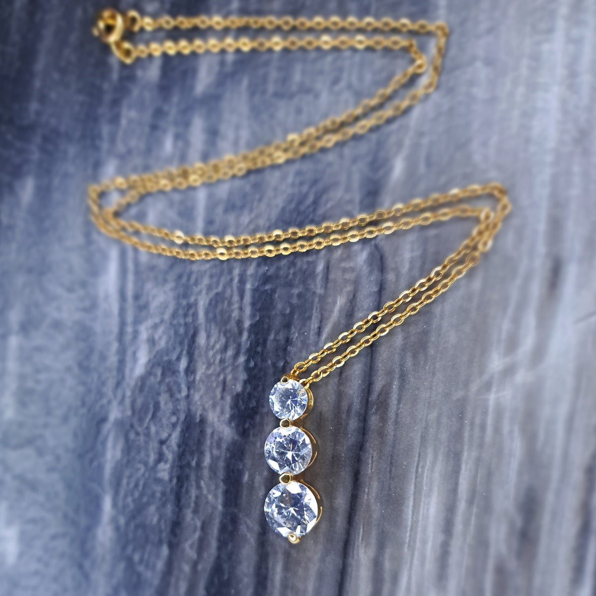 Gold diamond necklace