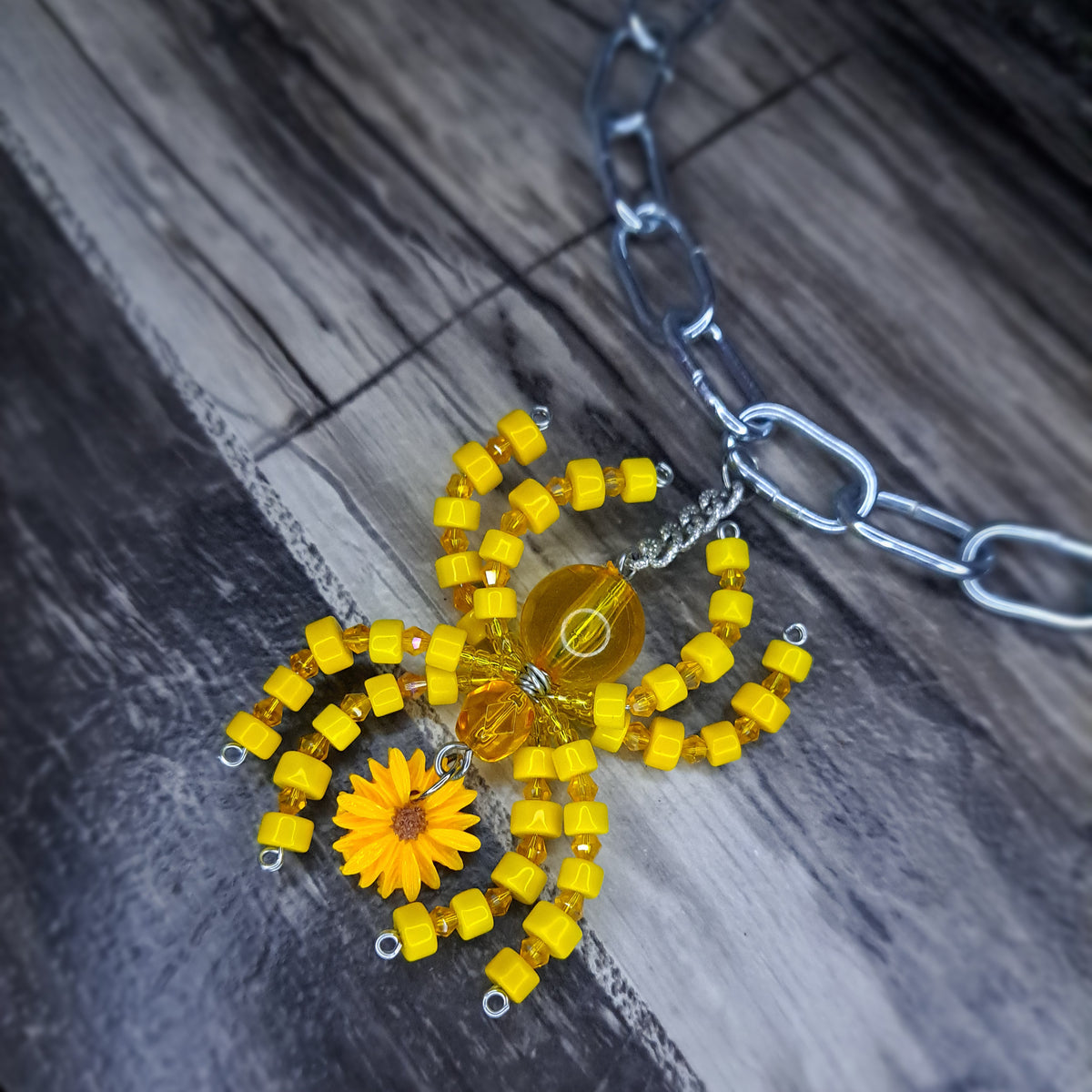 Yellow spider stainless steel chain choker