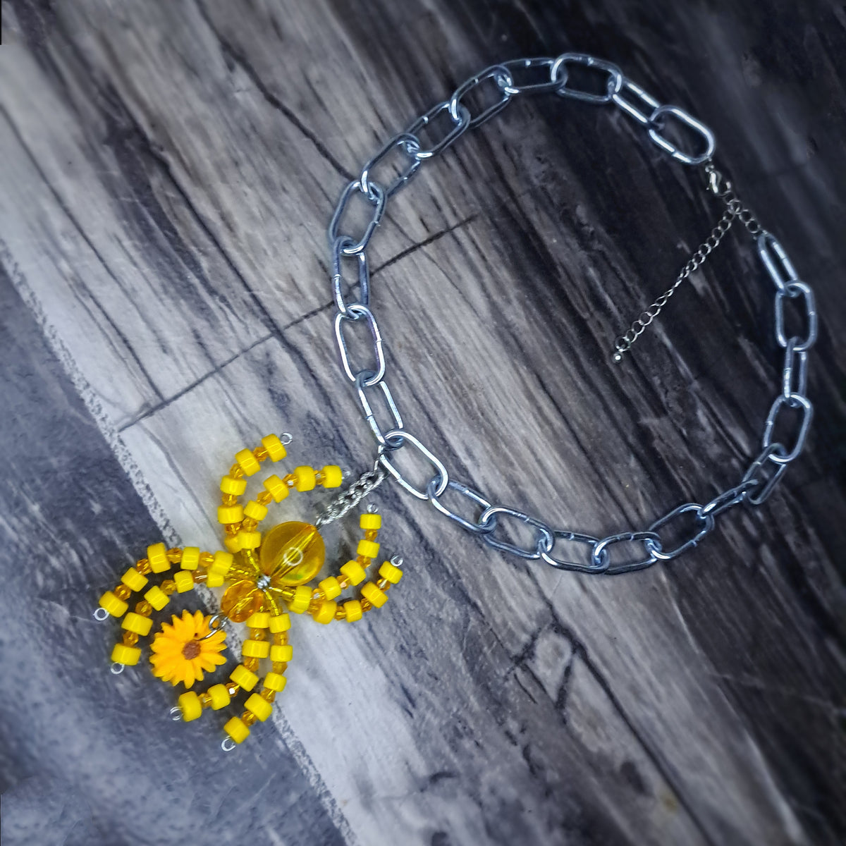 Yellow spider stainless steel chain choker