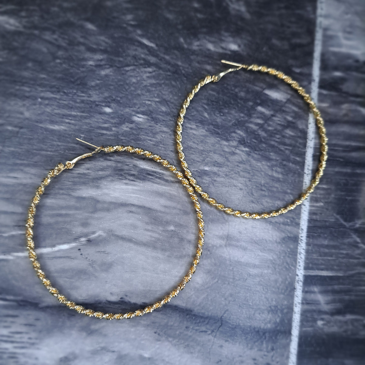 Vintage gold tone hoops 2.5 inch