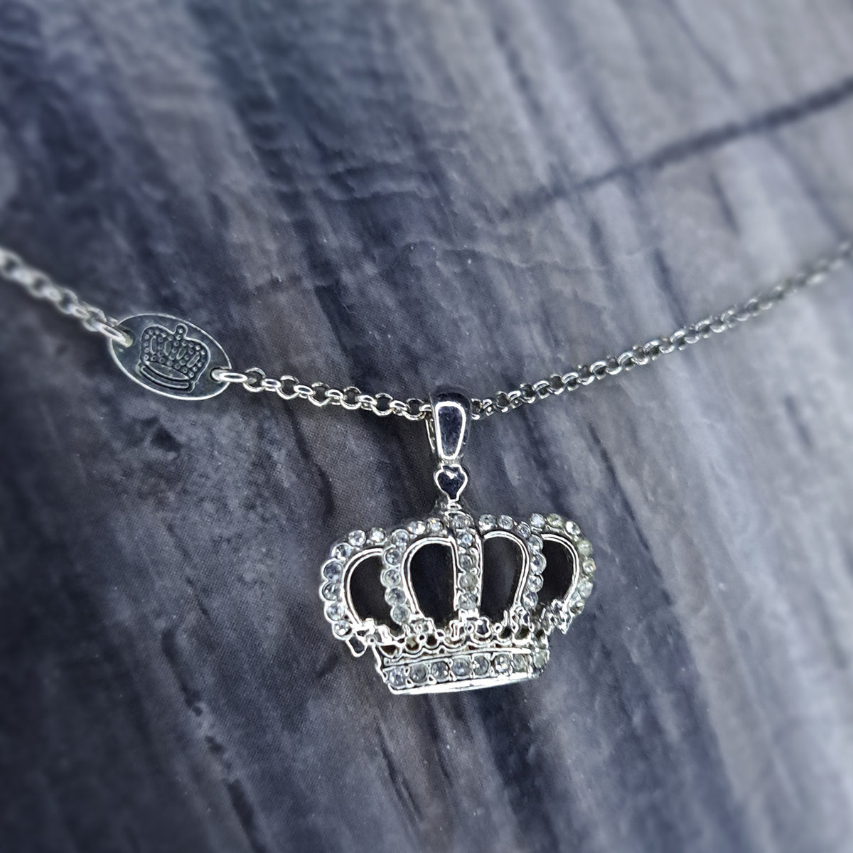 Silver crown necklace